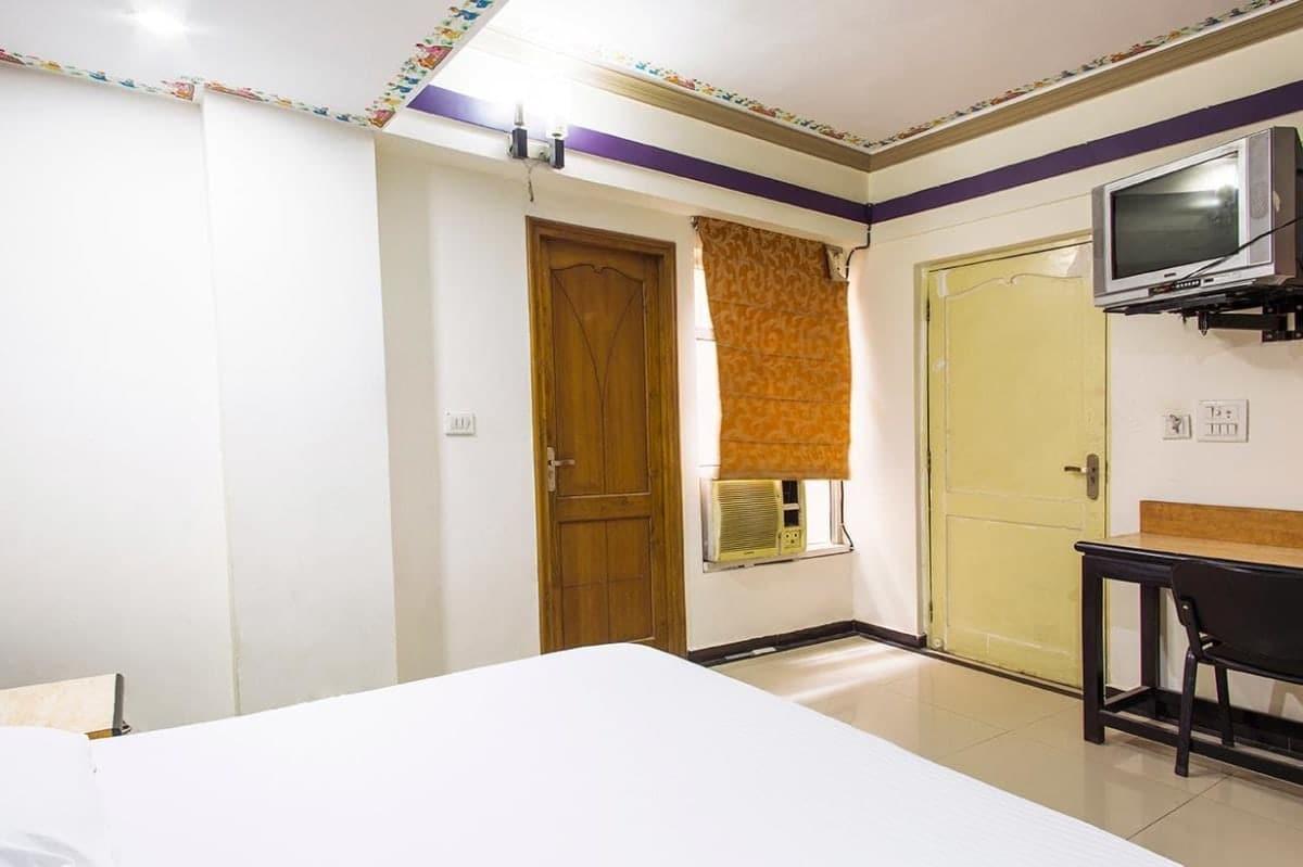 Sachdeva Excellency Hotel